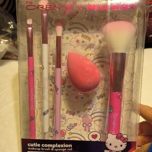 Hello Kitty & The Creme Shop Makeup Brush And Sponge Set